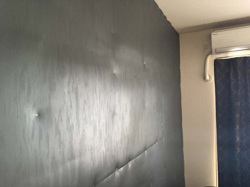 吸音材と遮音材を賃貸の壁に貼り付けて防音対策する方法。