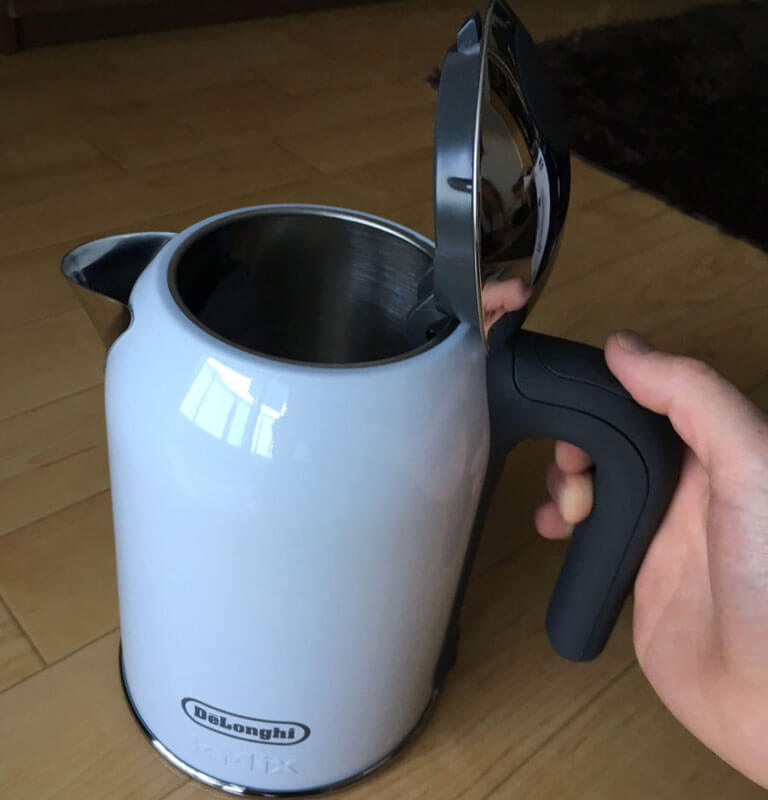 De'Longhi［デロンギ］SJM010J電気ケトルはデザインがおしゃれ